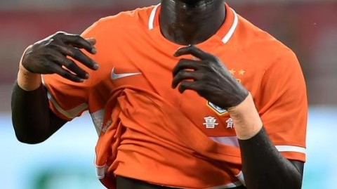 帕皮斯·西塞，山东泰山锋线最被低估的“效率之王”，40岁硬汉为爱复出