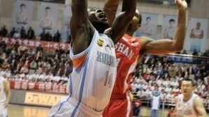 cba季后赛八强战北京首钢首轮空新疆滑坡成最大x因素