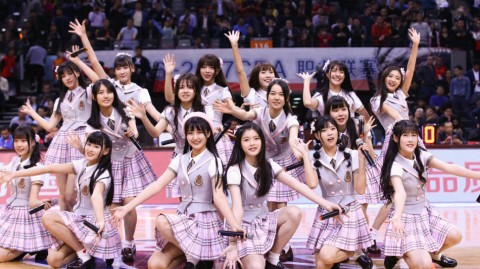 当青春遇见热血：GNZ48跨界CBA赛场的清新瞬间